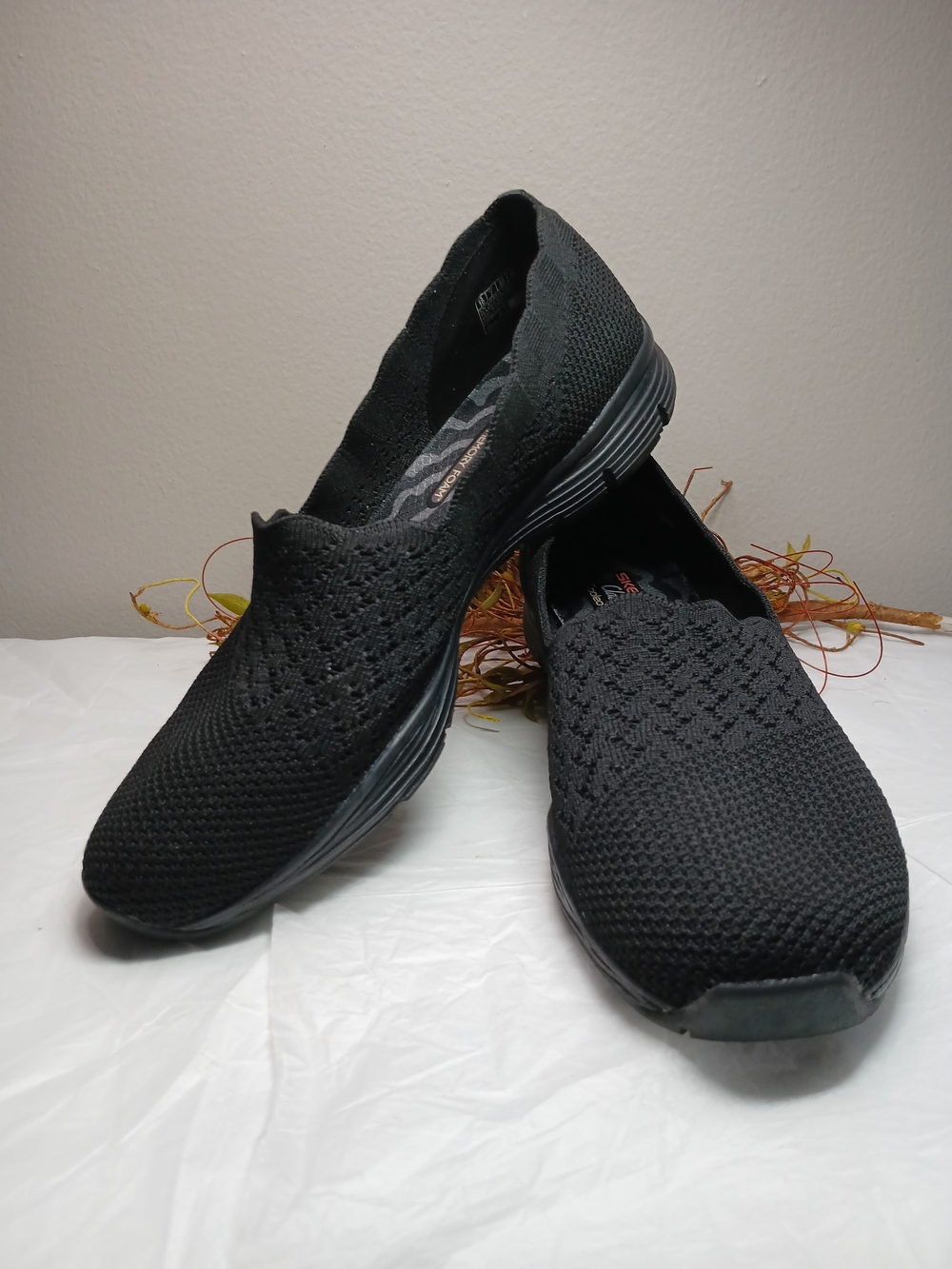 Skechers Women’s Black Slip-On Mesh Flats Sz 10 Classic Fit Memory Foam EUC
